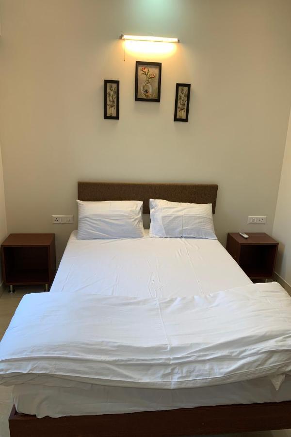 Vennela Hotel Apartments Bangalore Buitenkant foto